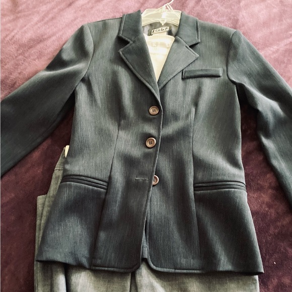 Blazer - Picture 4 of 4